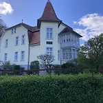 Bunte Ferienhaussiedlung