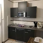 Bunte Ferienhaussiedlung