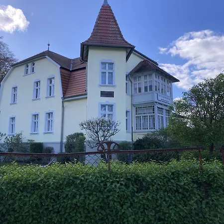 Bunte Ferienhaussiedlung