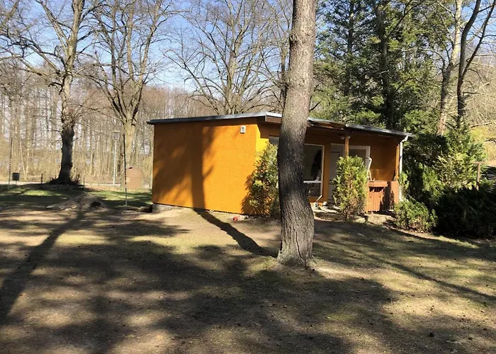 Bunte Ferienhaussiedlung 假日公园 *